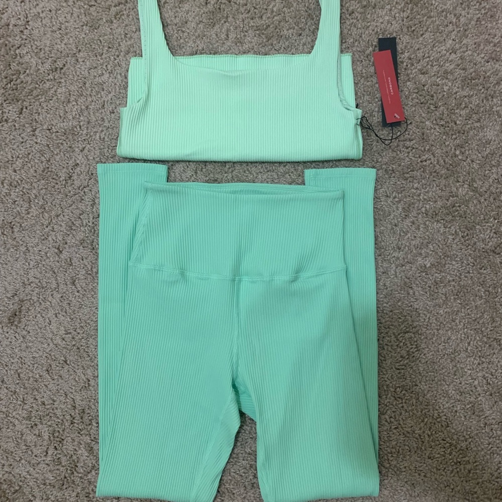 carbon38 Pistachio Set